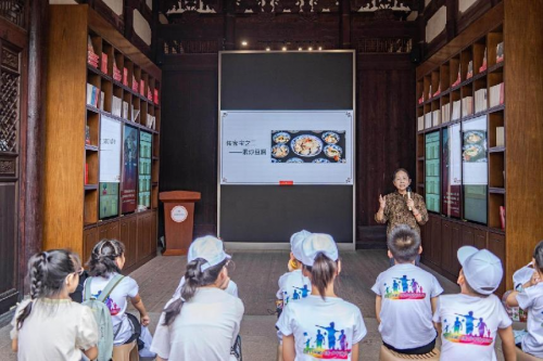 【传承家国情怀 点亮书香梦想——  “书香鼓楼·强国少年讲书人”研学夏令营开营仪式顺利举行】图3