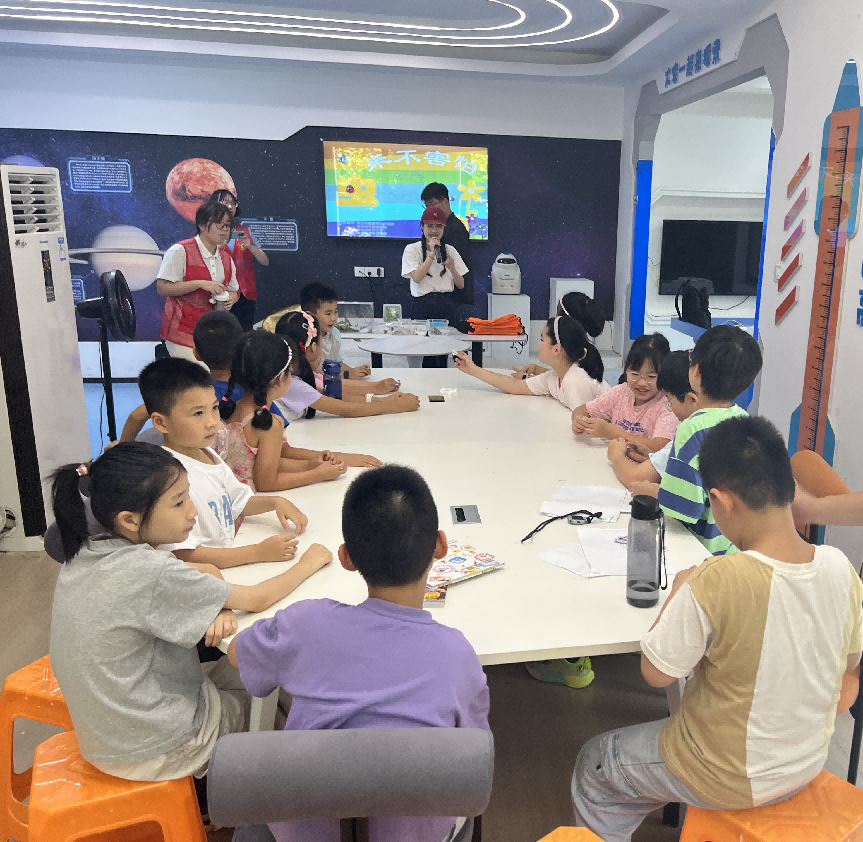 【科技赋能未来，创新引领成长 ——华大街道屏东社区青少年科普夏令营】图2