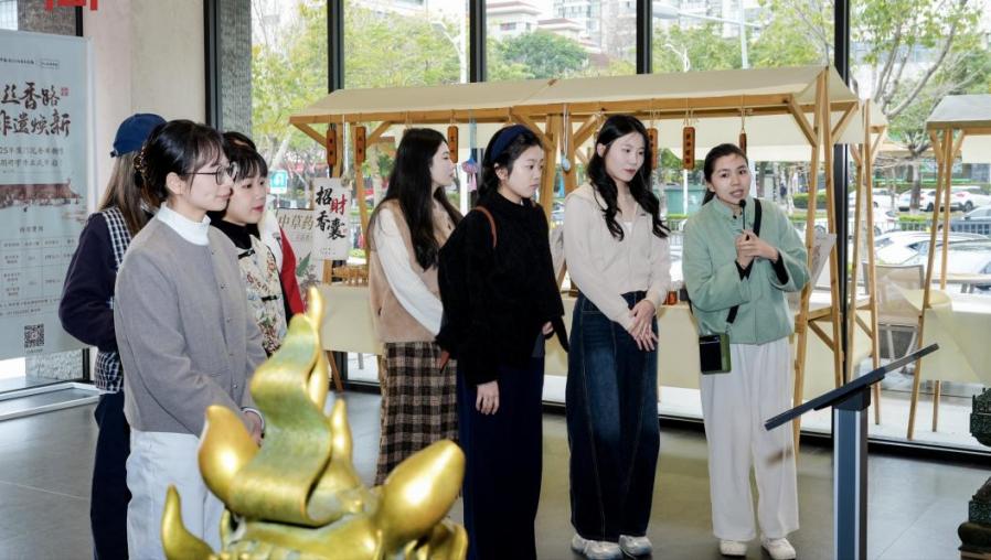 中建八局组织开展“赋能她时代 奋进新征程” 女职工三八主题活动