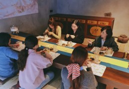 以红绳系年岁 以匠心传文脉｜宇靈福茶非遗手绳编织活动在榕举办