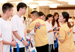 醒醒59义工临别落泪“，走进未来”公益在闽江学院的温暖与力量