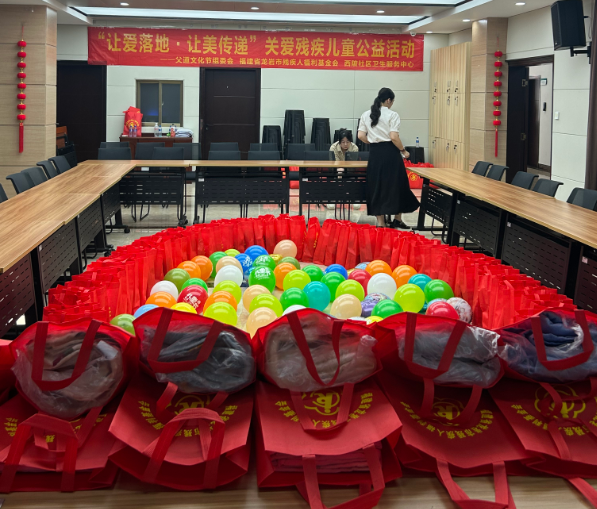 【让爱落地，让美传递    爱心女神携手爱心企业赴龙岩开展实体捐助活动】图1