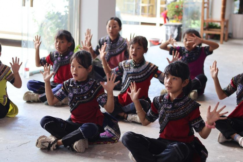 【厦门南洋职业学院青年教师袁颖捷将爱的舞蹈跳进云南大山】图2