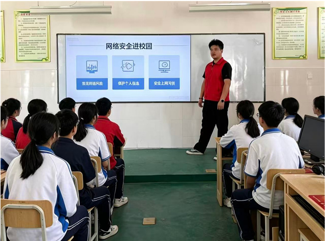 “数字护航‘童’行”——河南科技职业大学暑期实践团走进内黄县乡村校园